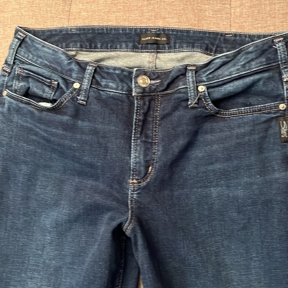 Silver Jeans Size 16 Avery Slim Boot Cut Dark Wash High Rise - Picture 2 of 9